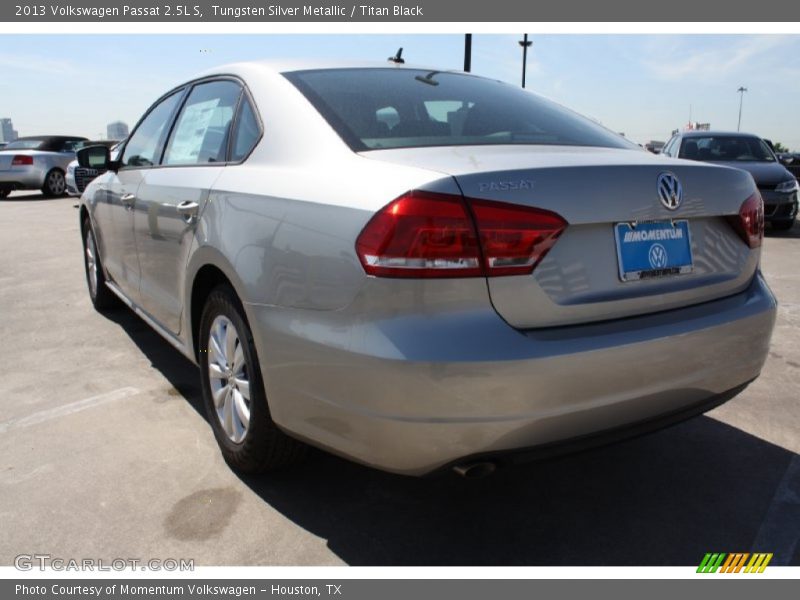 Tungsten Silver Metallic / Titan Black 2013 Volkswagen Passat 2.5L S
