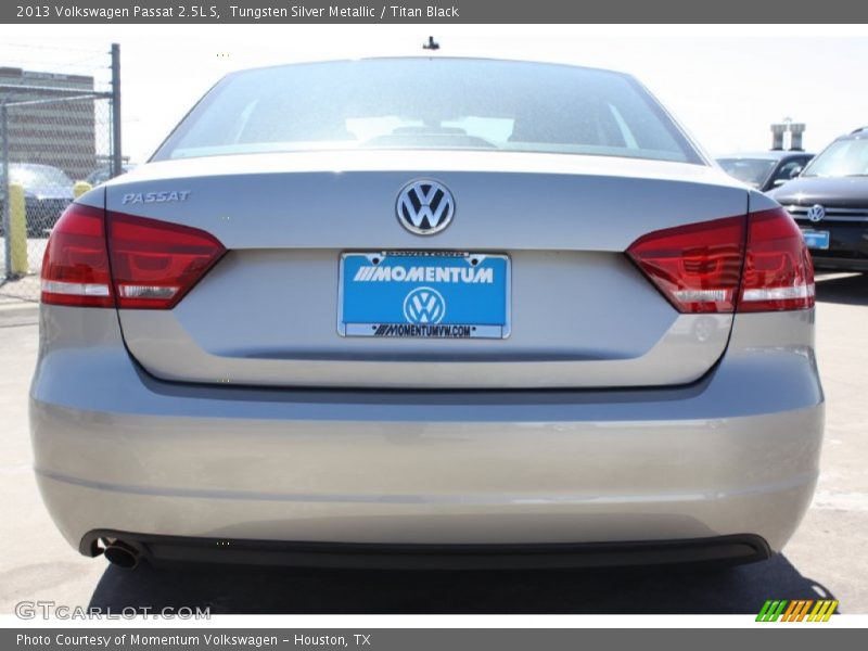 Tungsten Silver Metallic / Titan Black 2013 Volkswagen Passat 2.5L S