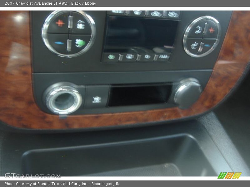 Black / Ebony 2007 Chevrolet Avalanche LT 4WD