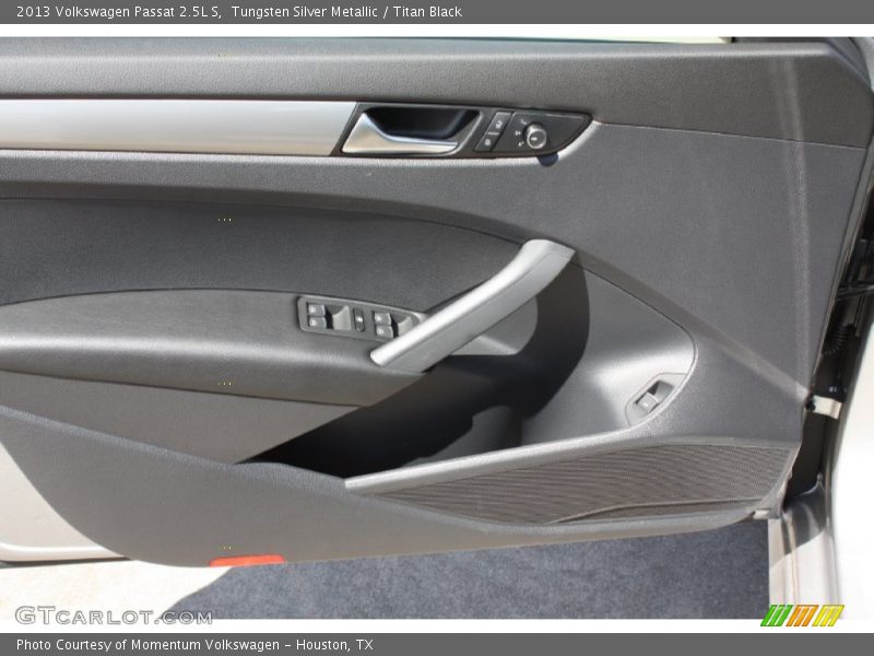 Tungsten Silver Metallic / Titan Black 2013 Volkswagen Passat 2.5L S