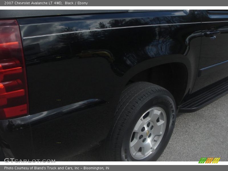 Black / Ebony 2007 Chevrolet Avalanche LT 4WD