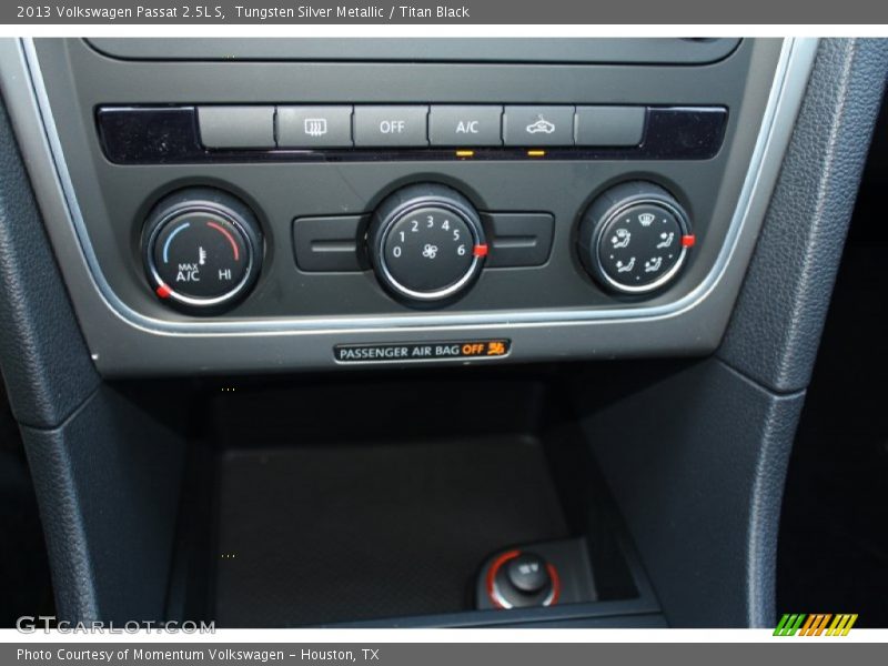 Tungsten Silver Metallic / Titan Black 2013 Volkswagen Passat 2.5L S