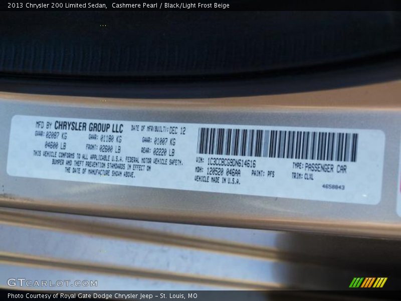 Cashmere Pearl / Black/Light Frost Beige 2013 Chrysler 200 Limited Sedan