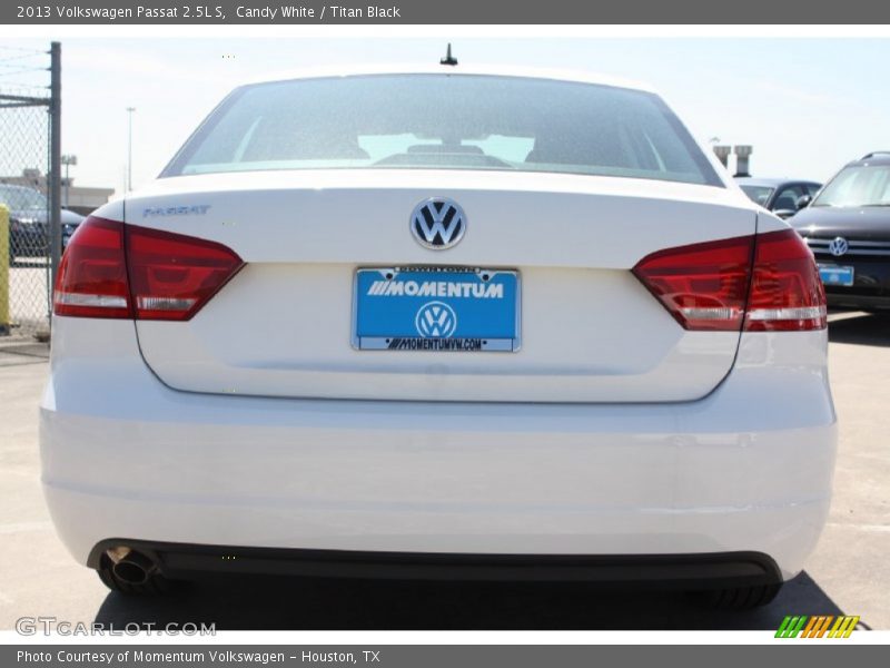 Candy White / Titan Black 2013 Volkswagen Passat 2.5L S