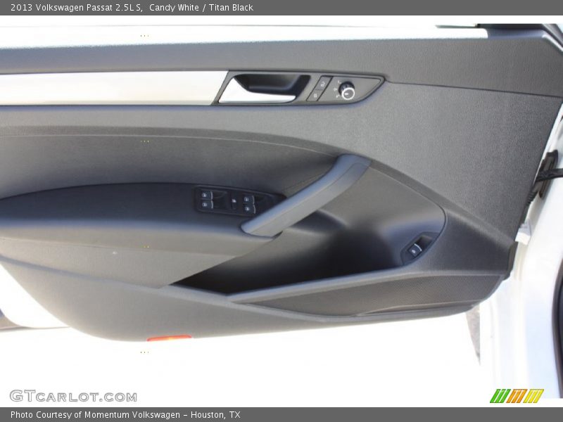 Candy White / Titan Black 2013 Volkswagen Passat 2.5L S