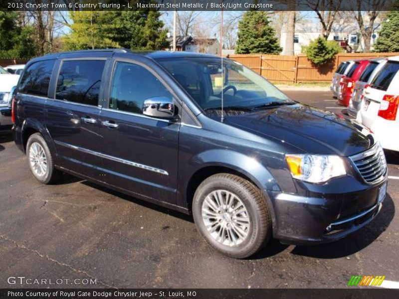 Front 3/4 View of 2013 Town & Country Touring - L