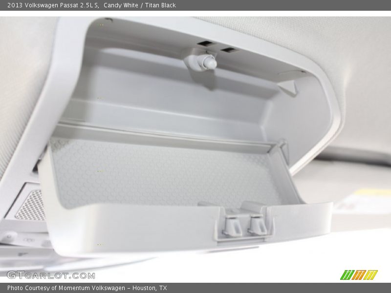 Candy White / Titan Black 2013 Volkswagen Passat 2.5L S