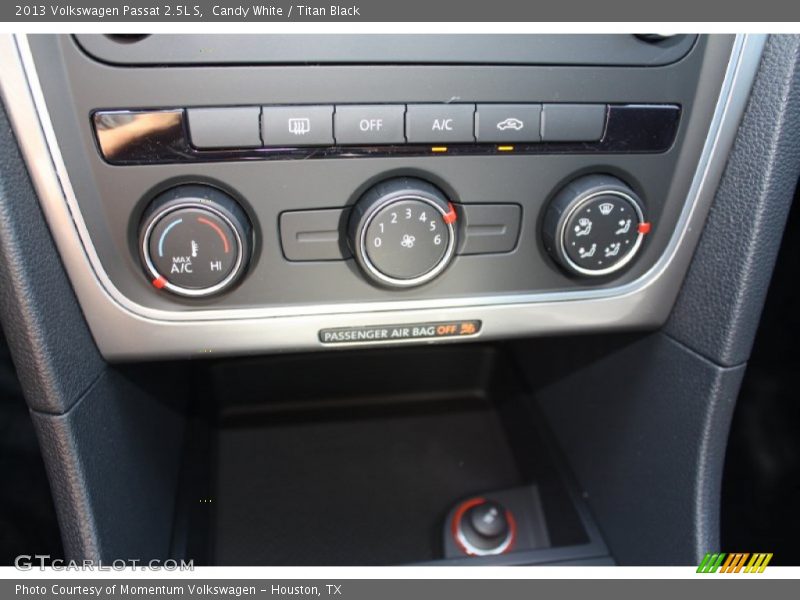 Candy White / Titan Black 2013 Volkswagen Passat 2.5L S