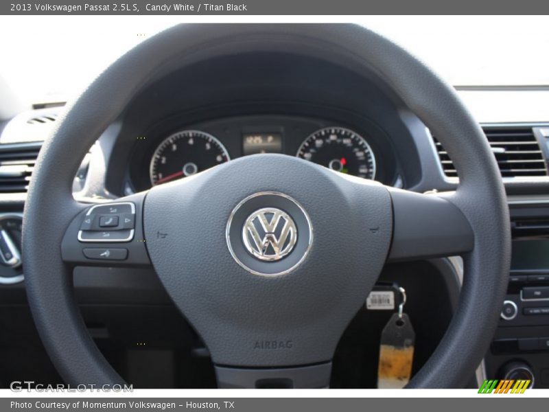 Candy White / Titan Black 2013 Volkswagen Passat 2.5L S