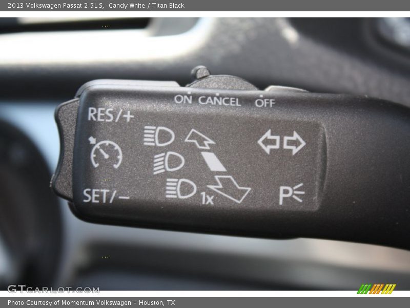 Candy White / Titan Black 2013 Volkswagen Passat 2.5L S