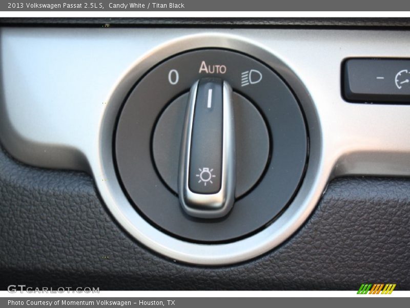 Candy White / Titan Black 2013 Volkswagen Passat 2.5L S