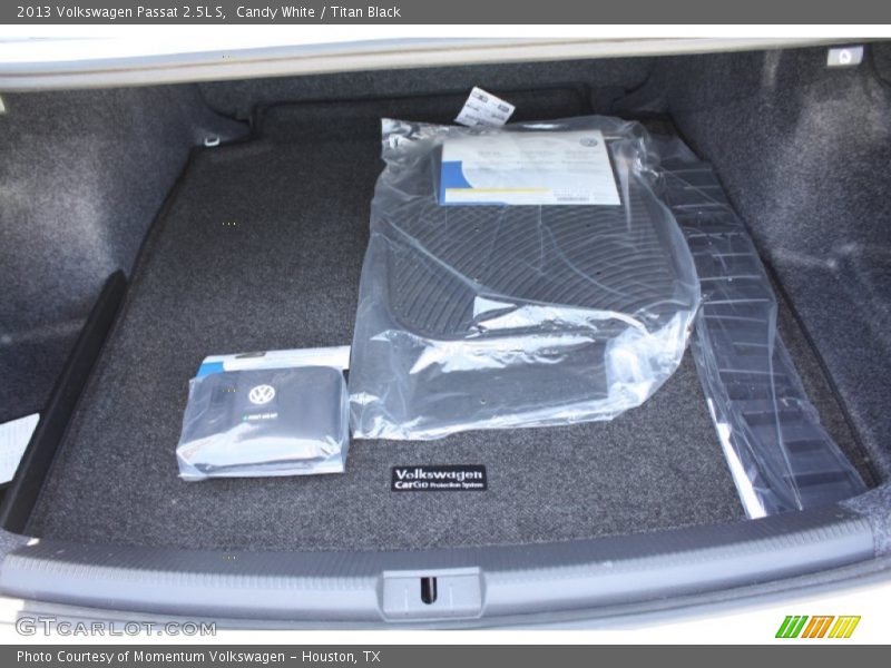 Candy White / Titan Black 2013 Volkswagen Passat 2.5L S