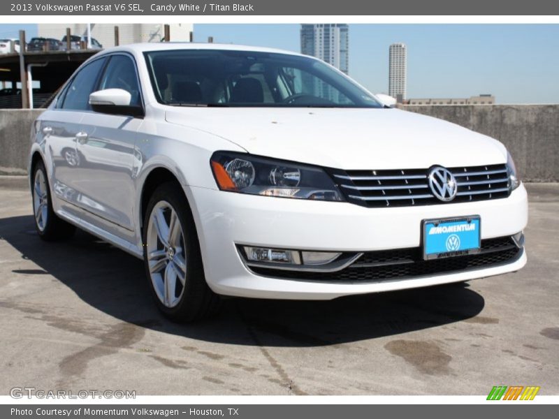 Candy White / Titan Black 2013 Volkswagen Passat V6 SEL