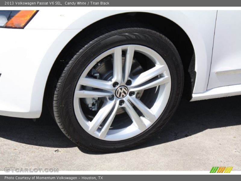 Candy White / Titan Black 2013 Volkswagen Passat V6 SEL