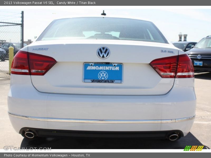 Candy White / Titan Black 2013 Volkswagen Passat V6 SEL