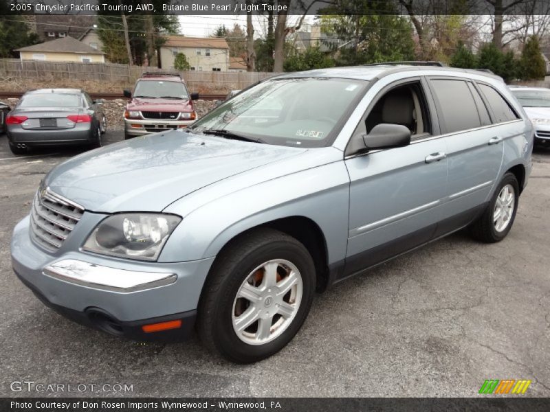 Front 3/4 View of 2005 Pacifica Touring AWD