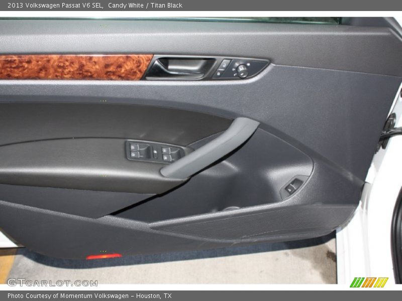 Candy White / Titan Black 2013 Volkswagen Passat V6 SEL