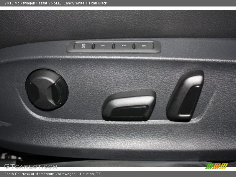 Candy White / Titan Black 2013 Volkswagen Passat V6 SEL