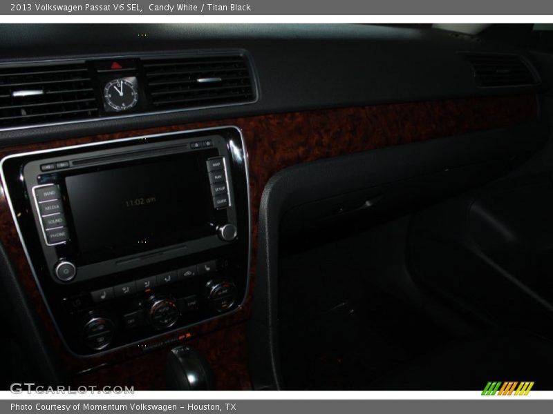Candy White / Titan Black 2013 Volkswagen Passat V6 SEL