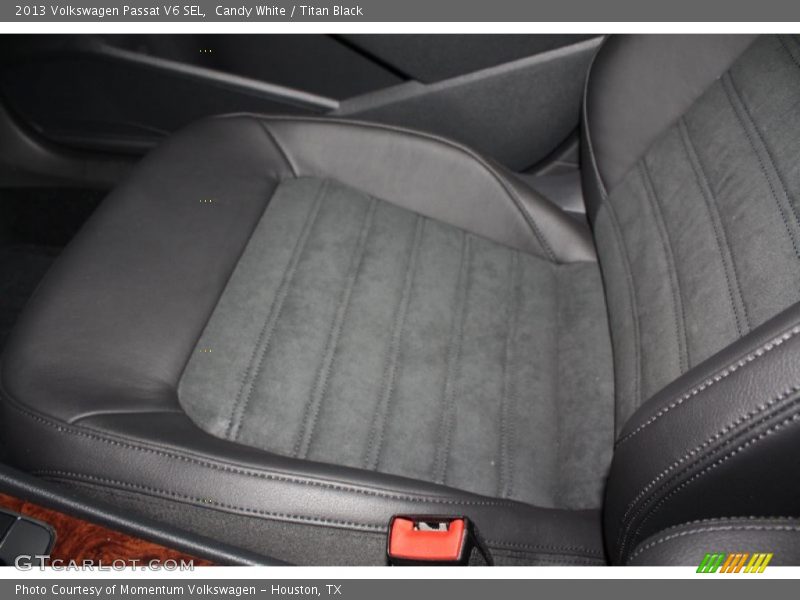 Candy White / Titan Black 2013 Volkswagen Passat V6 SEL