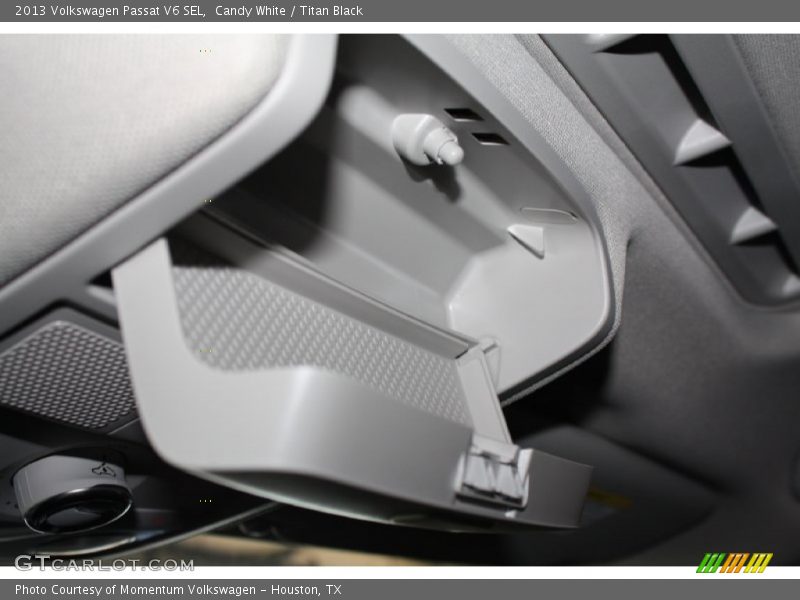 Candy White / Titan Black 2013 Volkswagen Passat V6 SEL