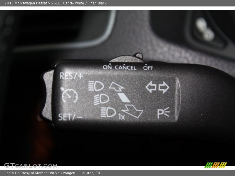 Candy White / Titan Black 2013 Volkswagen Passat V6 SEL