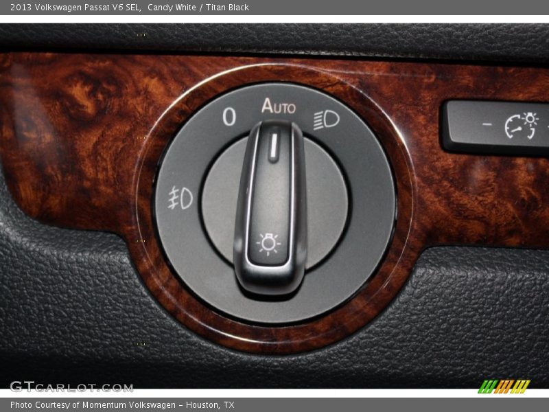 Candy White / Titan Black 2013 Volkswagen Passat V6 SEL