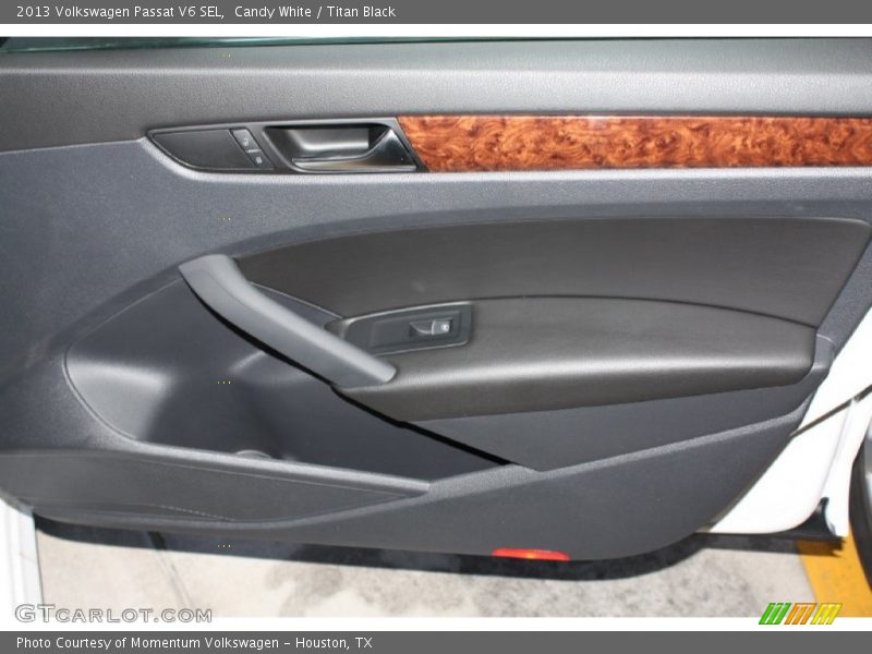 Candy White / Titan Black 2013 Volkswagen Passat V6 SEL