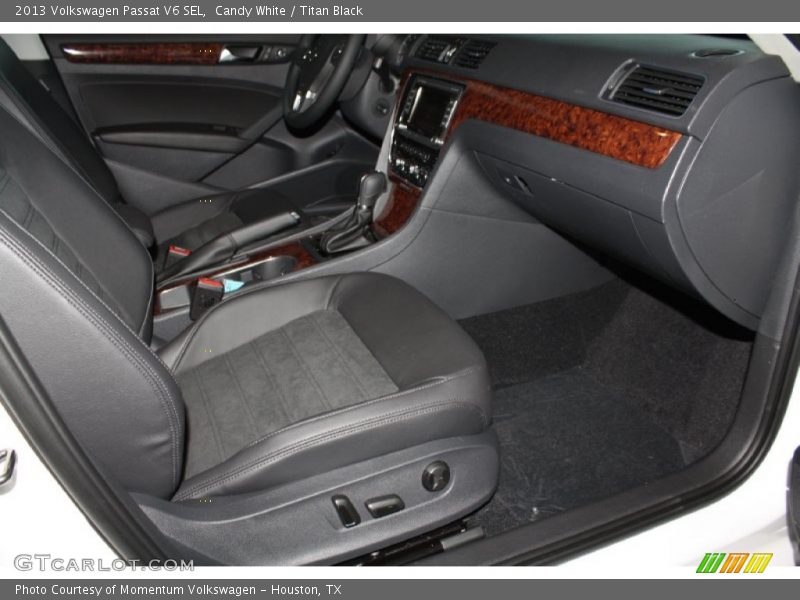 Candy White / Titan Black 2013 Volkswagen Passat V6 SEL