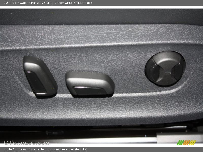 Candy White / Titan Black 2013 Volkswagen Passat V6 SEL