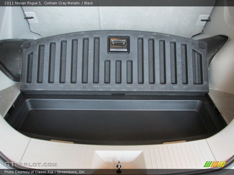 Gotham Gray Metallic / Black 2011 Nissan Rogue S
