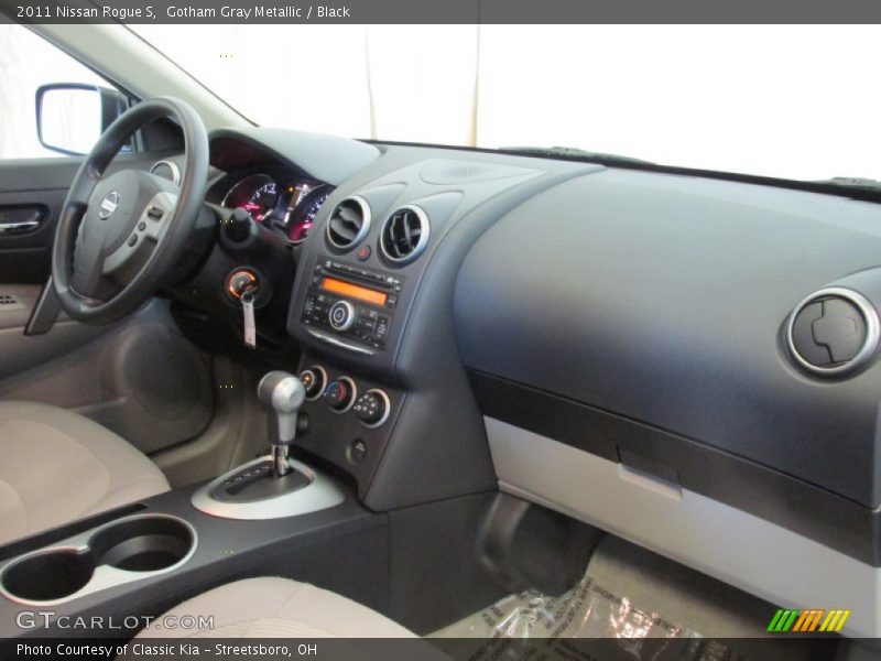 Gotham Gray Metallic / Black 2011 Nissan Rogue S