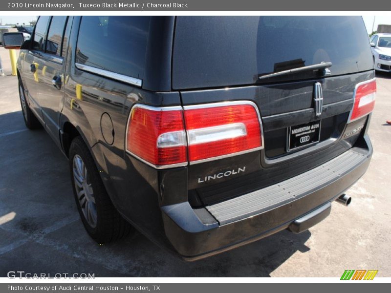 Tuxedo Black Metallic / Charcoal Black 2010 Lincoln Navigator