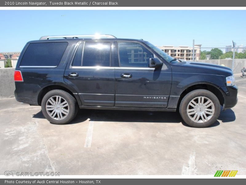 Tuxedo Black Metallic / Charcoal Black 2010 Lincoln Navigator