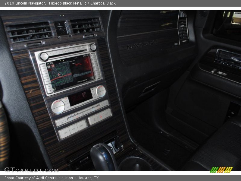 Tuxedo Black Metallic / Charcoal Black 2010 Lincoln Navigator