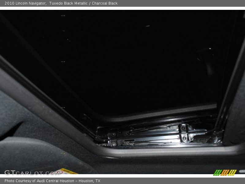 Tuxedo Black Metallic / Charcoal Black 2010 Lincoln Navigator