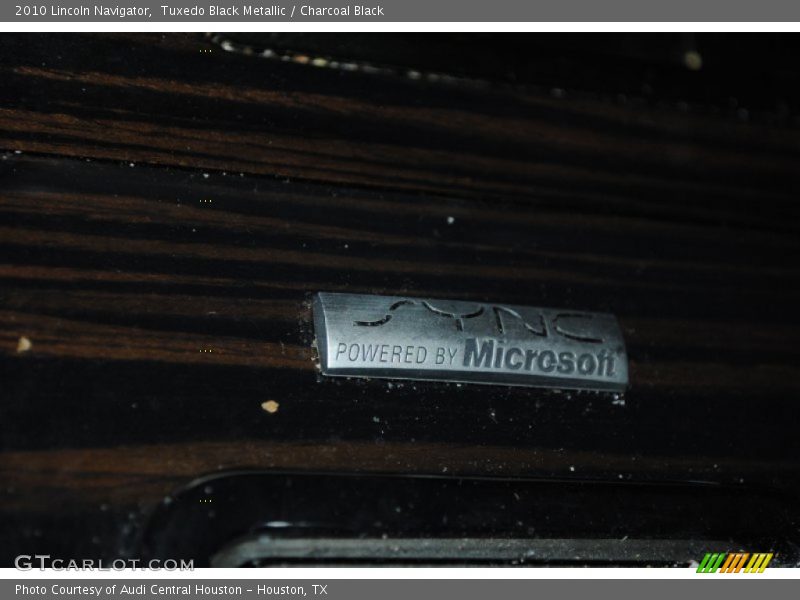 Tuxedo Black Metallic / Charcoal Black 2010 Lincoln Navigator