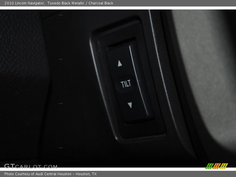 Tuxedo Black Metallic / Charcoal Black 2010 Lincoln Navigator