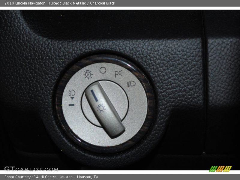 Tuxedo Black Metallic / Charcoal Black 2010 Lincoln Navigator