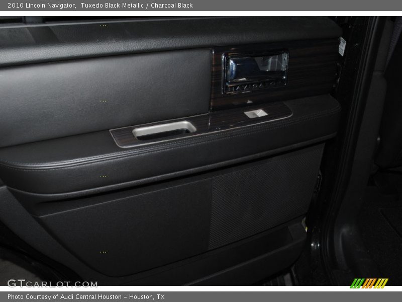 Tuxedo Black Metallic / Charcoal Black 2010 Lincoln Navigator