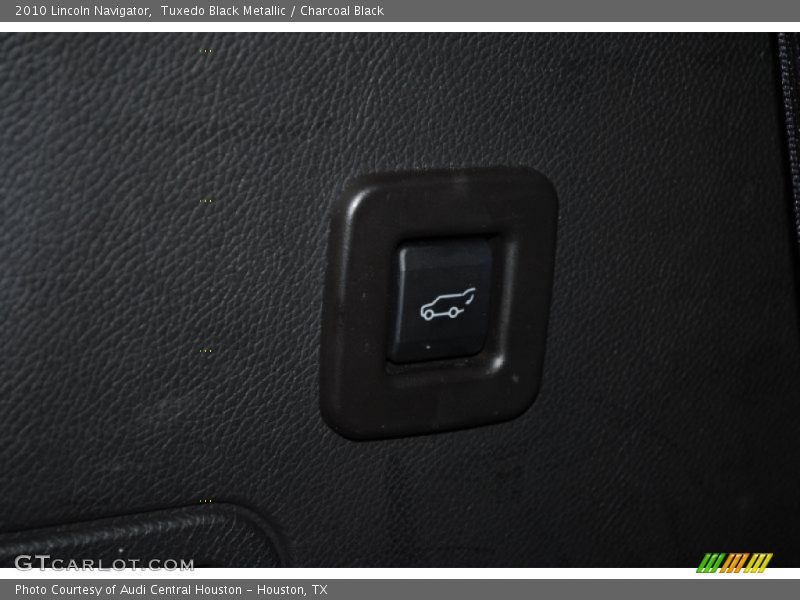 Tuxedo Black Metallic / Charcoal Black 2010 Lincoln Navigator