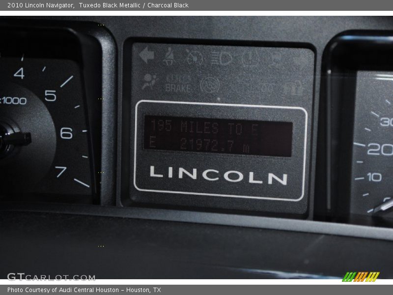 Tuxedo Black Metallic / Charcoal Black 2010 Lincoln Navigator
