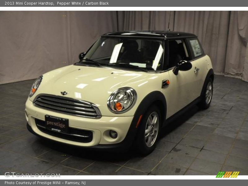 Pepper White / Carbon Black 2013 Mini Cooper Hardtop