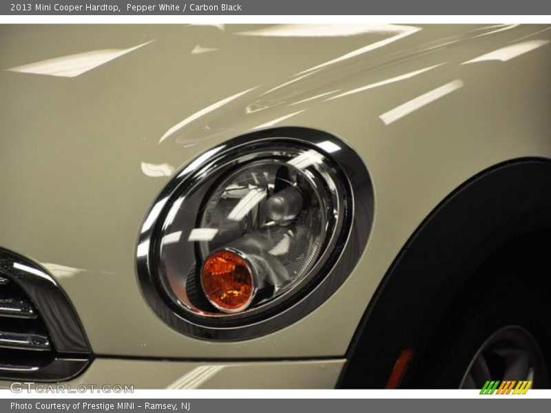 Pepper White / Carbon Black 2013 Mini Cooper Hardtop