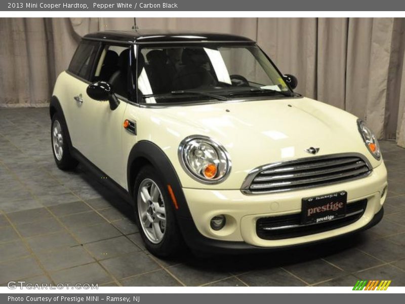 Pepper White / Carbon Black 2013 Mini Cooper Hardtop