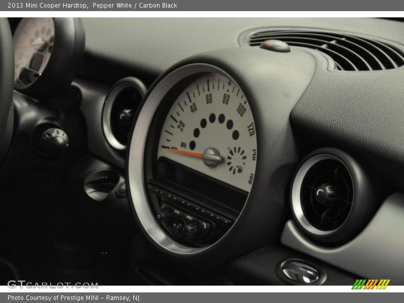 Pepper White / Carbon Black 2013 Mini Cooper Hardtop