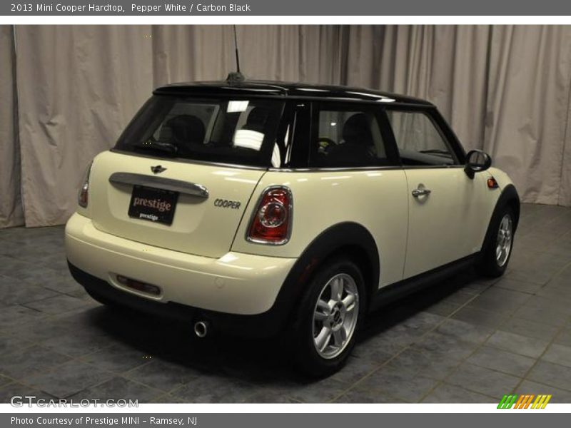 Pepper White / Carbon Black 2013 Mini Cooper Hardtop