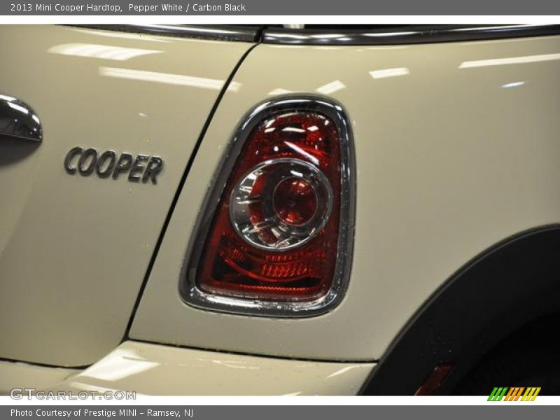 Pepper White / Carbon Black 2013 Mini Cooper Hardtop