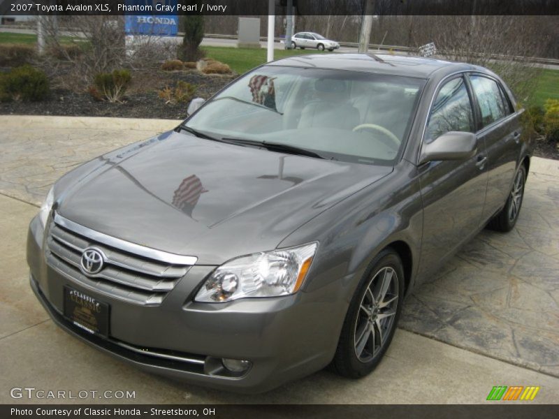 Phantom Gray Pearl / Ivory 2007 Toyota Avalon XLS