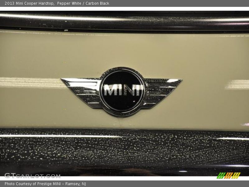 Pepper White / Carbon Black 2013 Mini Cooper Hardtop